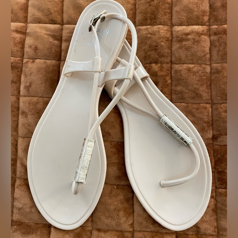 Dizzy sandals